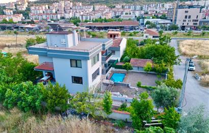 642 m2 ARSA İÇİNDE ÖZEL HAVUZLU TERASLI 6+1 SATILIK LÜKS VİLLA