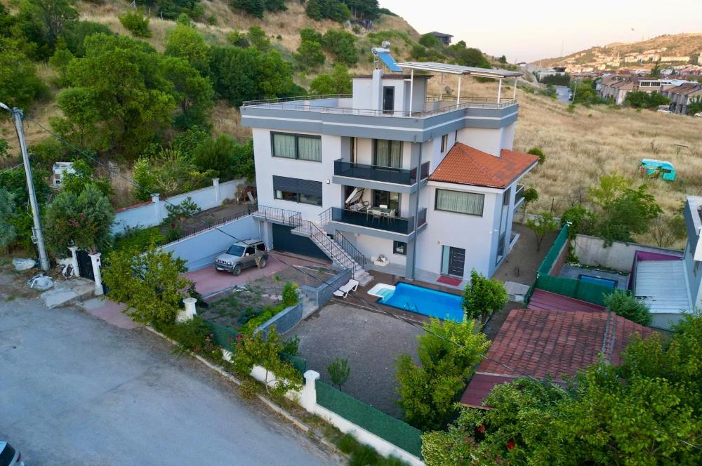 642 m2 ARSA İÇİNDE ÖZEL HAVUZLU TERASLI 6+1 SATILIK LÜKS VİLLA