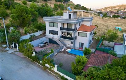 642 m2 ARSA İÇİNDE ÖZEL HAVUZLU TERASLI 6+1 SATILIK LÜKS VİLLA