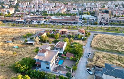 642 m2 ARSA İÇİNDE ÖZEL HAVUZLU TERASLI 6+1 SATILIK LÜKS VİLLA
