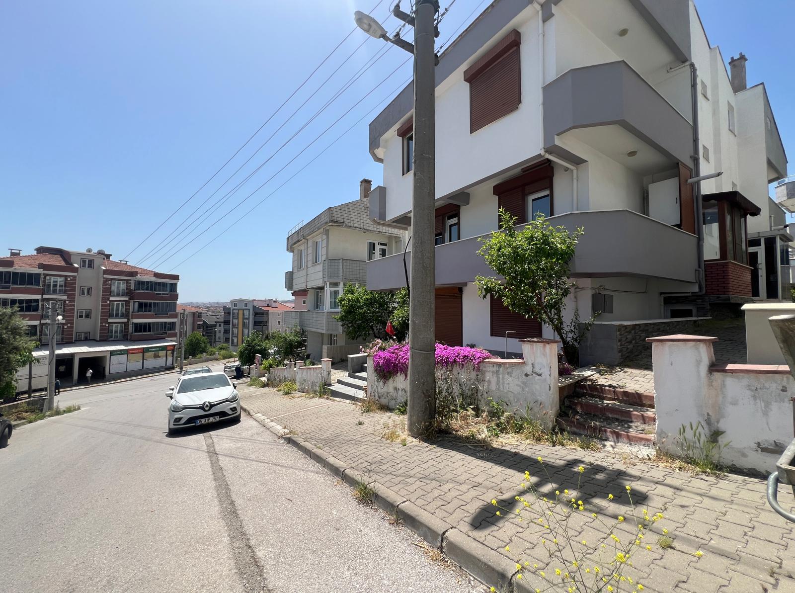 MALTEPE MAH. MERKEZİ KONUMDA 4 KAT KULLANIMLI 5+1 TERASLI VİLLA