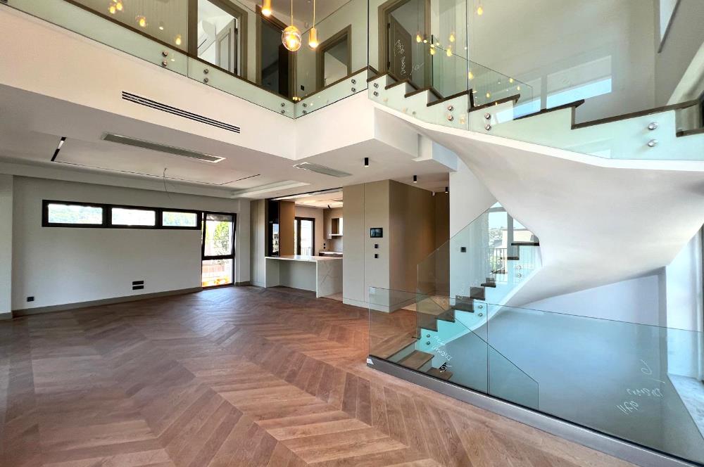 Zekeriyaköy'de Kiralık Sıfır 5+2 Ultra Lüks Villa
