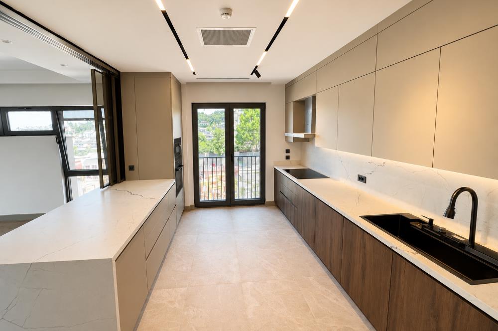 Zekeriyaköy'de Kiralık Sıfır 5+2 Ultra Lüks Villa