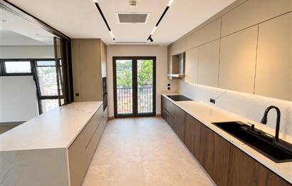 Zekeriyaköy'de Kiralık Sıfır 5+2 Ultra Lüks Villa