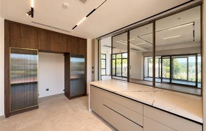 Zekeriyaköy'de Kiralık Sıfır 5+2 Ultra Lüks Villa