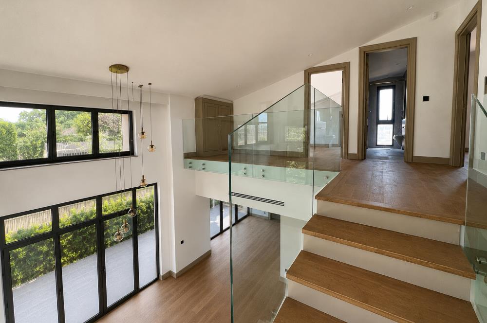 Zekeriyaköy'de Kiralık Sıfır 5+2 Ultra Lüks Villa