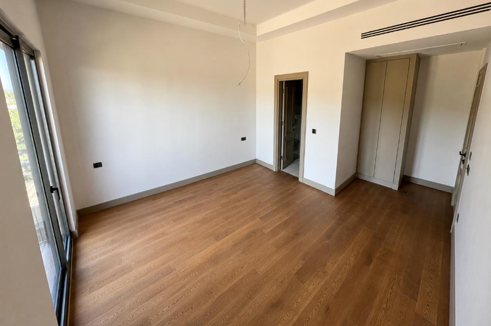 Zekeriyaköy'de Kiralık Sıfır 5+2 Ultra Lüks Villa