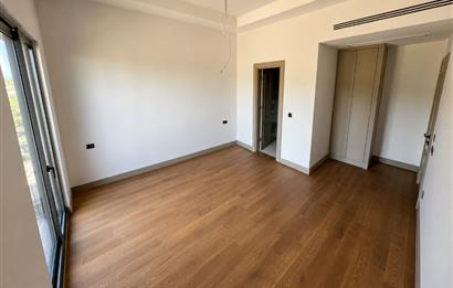 Zekeriyaköy'de Kiralık Sıfır 5+2 Ultra Lüks Villa