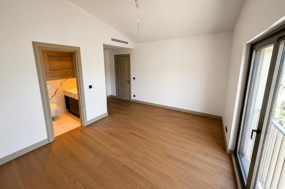 Zekeriyaköy'de Kiralık Sıfır 5+2 Ultra Lüks Villa