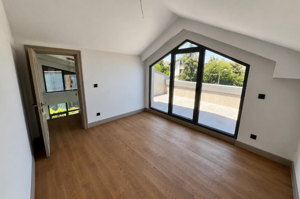 Zekeriyaköy'de Kiralık Sıfır 5+2 Ultra Lüks Villa