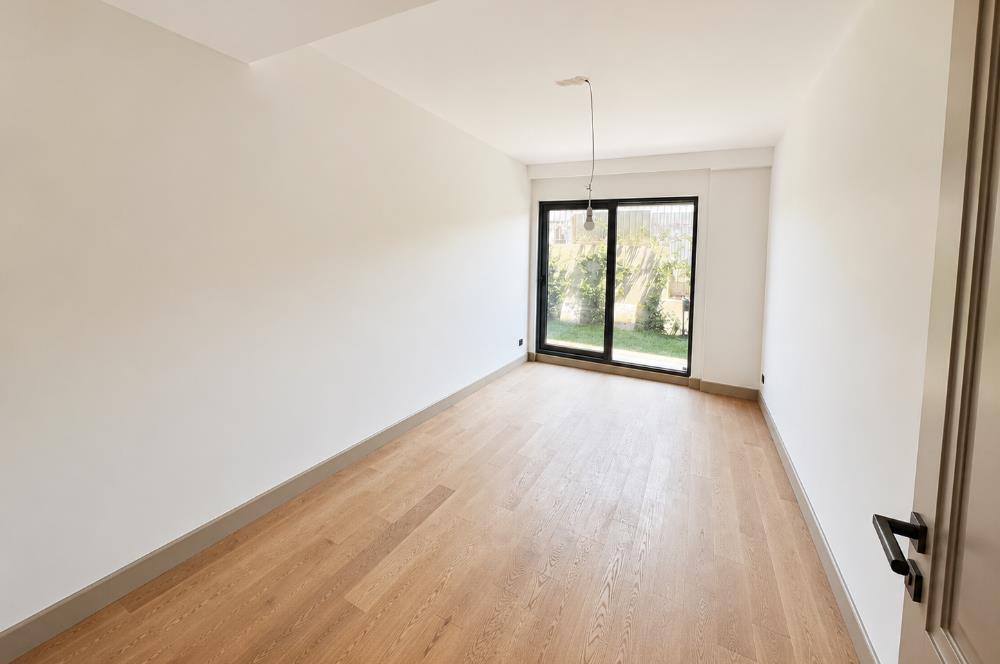 Zekeriyaköy'de Kiralık Sıfır 5+2 Ultra Lüks Villa