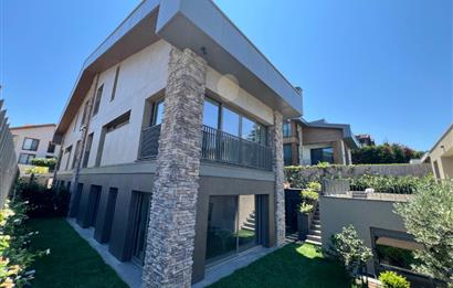 Zekeriyaköy'de Kiralık Sıfır 5+2 Ultra Lüks Villa