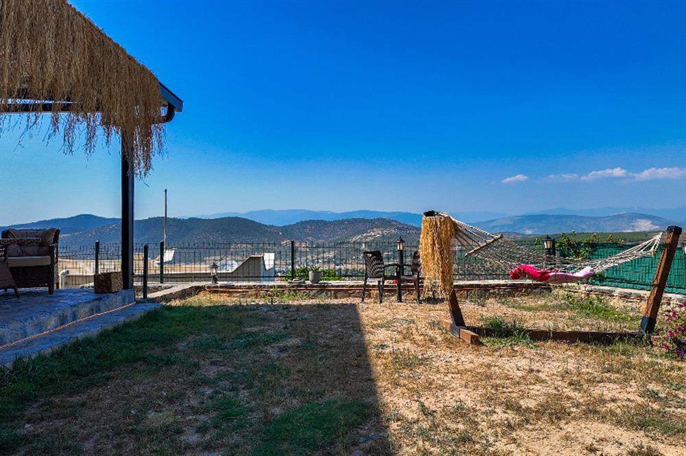 Kemikler'de Manzaralı 3+1 Dubleks Villa