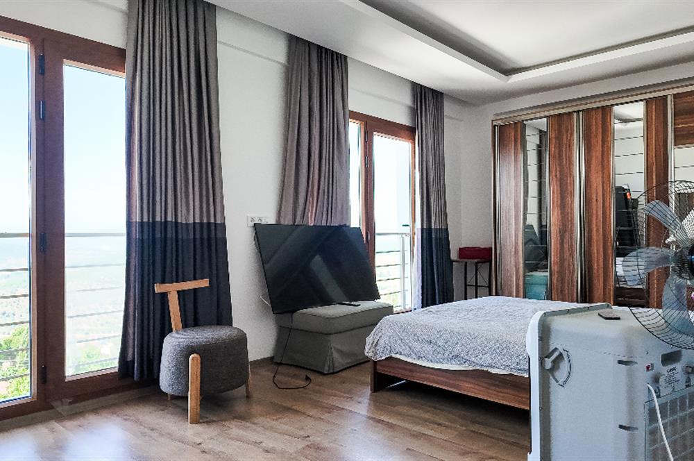 Kemikler'de Manzaralı 3+1 Dubleks Villa