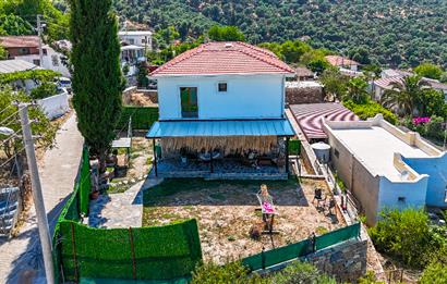 Kemikler'de Manzaralı 3+1 Dubleks Villa