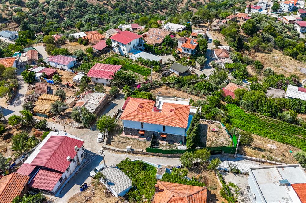 Kemikler'de Manzaralı 3+1 Dubleks Villa