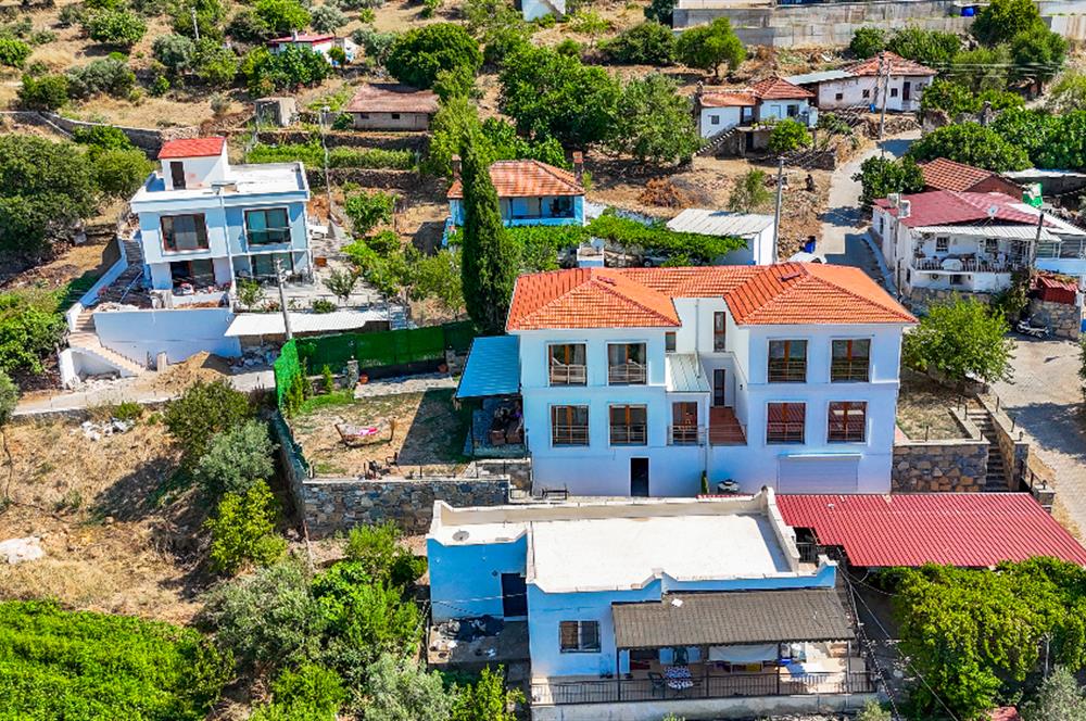 Kemikler'de Manzaralı 3+1 Dubleks Villa