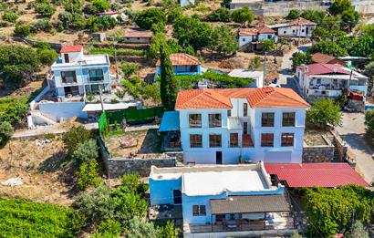 Kemikler'de Manzaralı 3+1 Dubleks Villa
