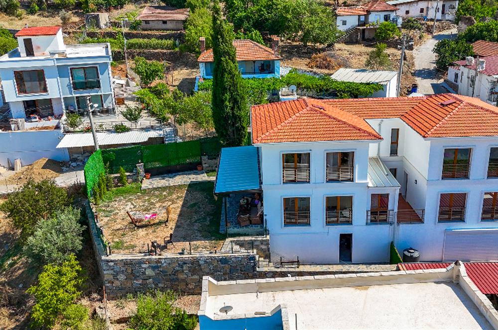 Kemikler'de Manzaralı 3+1 Dubleks Villa