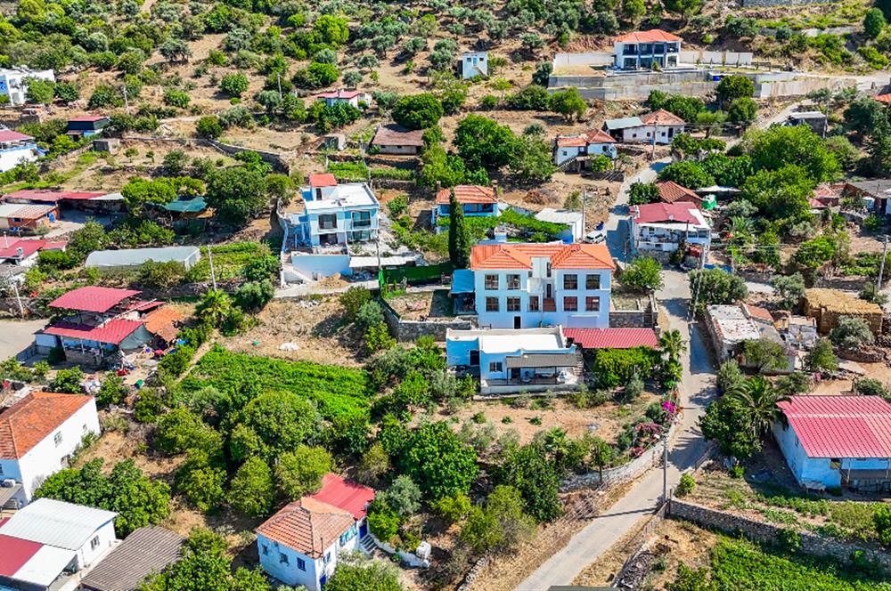 Kemikler'de Manzaralı 3+1 Dubleks Villa