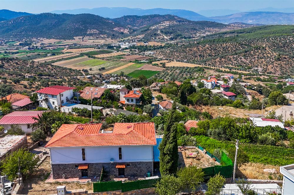 Kemikler'de Manzaralı 3+1 Dubleks Villa
