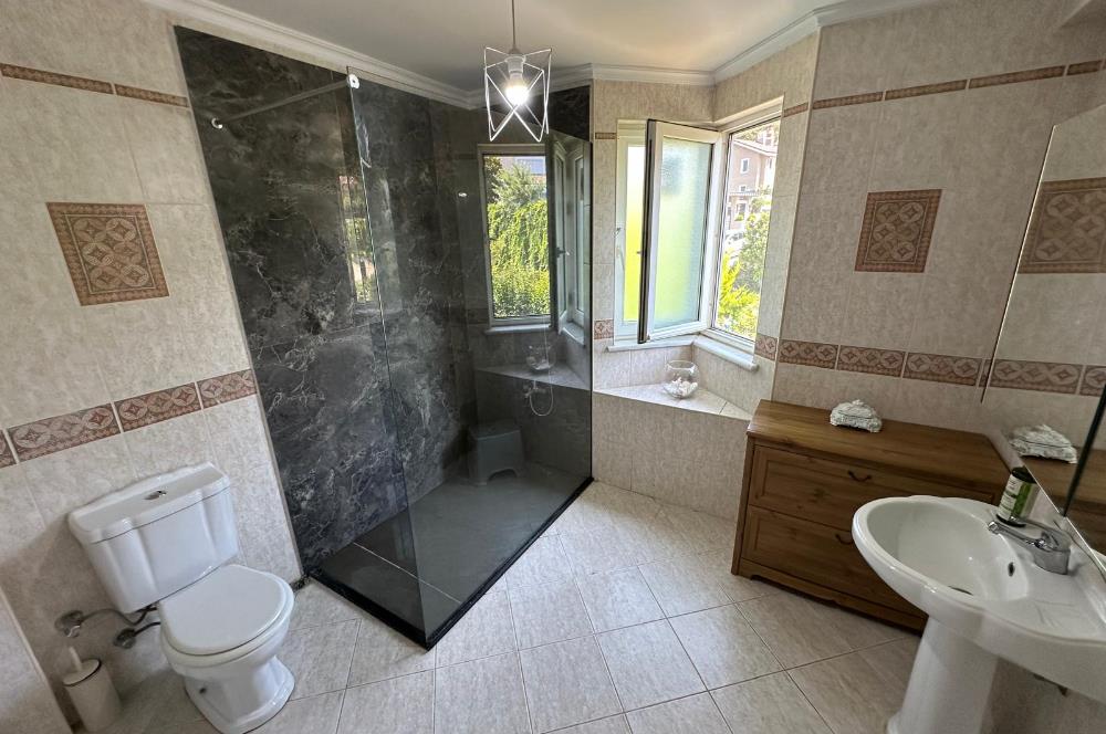 Doğa Manzaralı, Geniş Bahçeli, Ferah 4+2 Satılık Villa