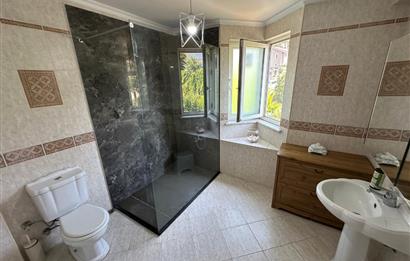 Doğa Manzaralı, Geniş Bahçeli, Ferah 4+2 Satılık Villa