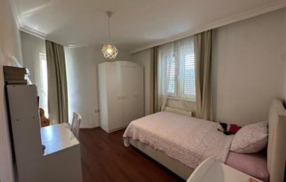 Doğa Manzaralı, Geniş Bahçeli, Ferah 4+2 Satılık Villa