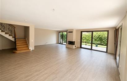 Zekeriyaköy'de Site İçinde Muhteşem 6+1 İkiz Villa