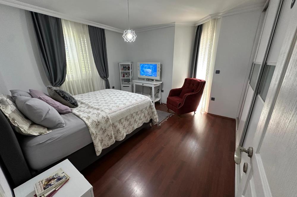 Doğa Manzaralı, Geniş Bahçeli, Ferah 4+2 Satılık Villa