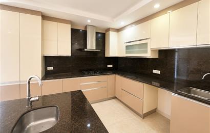 Zekeriyaköy'de Site İçinde Muhteşem 6+1 İkiz Villa