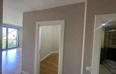 Zekeriyaköy'de Site İçinde Muhteşem 6+1 İkiz Villa