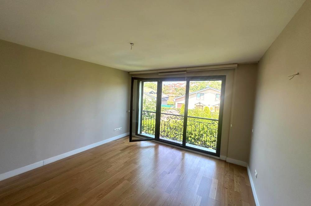 Zekeriyaköy'de Site İçinde Muhteşem 6+1 İkiz Villa