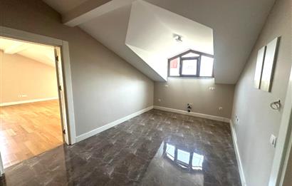Zekeriyaköy'de Site İçinde Muhteşem 6+1 İkiz Villa