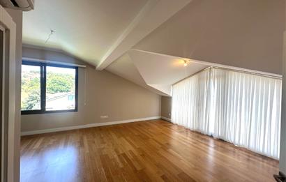 Zekeriyaköy'de Site İçinde Muhteşem 6+1 İkiz Villa