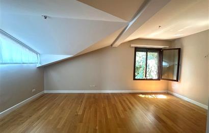 Zekeriyaköy'de Site İçinde Muhteşem 6+1 İkiz Villa