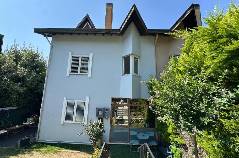 Doğa Manzaralı, Geniş Bahçeli, Ferah 4+2 Satılık Villa