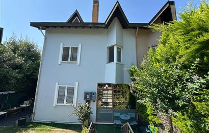 Doğa Manzaralı, Geniş Bahçeli, Ferah 4+2 Satılık Villa