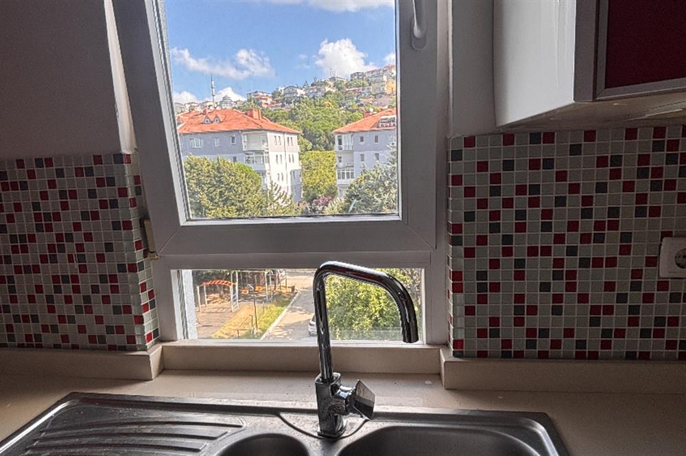 İstinye Boğaziçi Sitesi A Bloklarında Ara Kat 3+1 Kiralık Daire