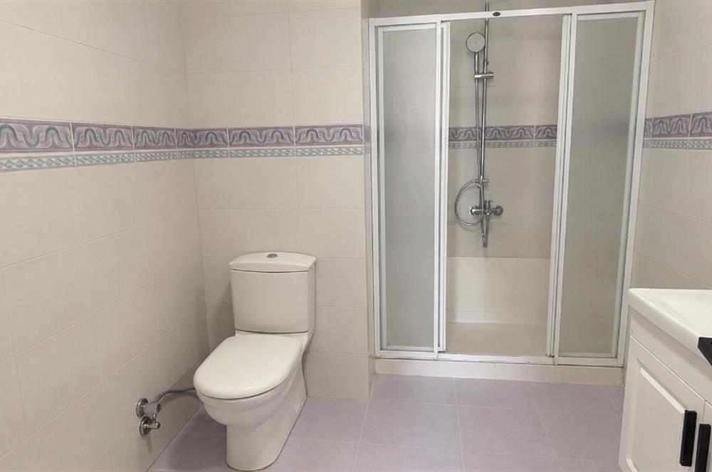 İstinye Boğaziçi Sitesi A Bloklarında Ara Kat 3+1 Kiralık Daire