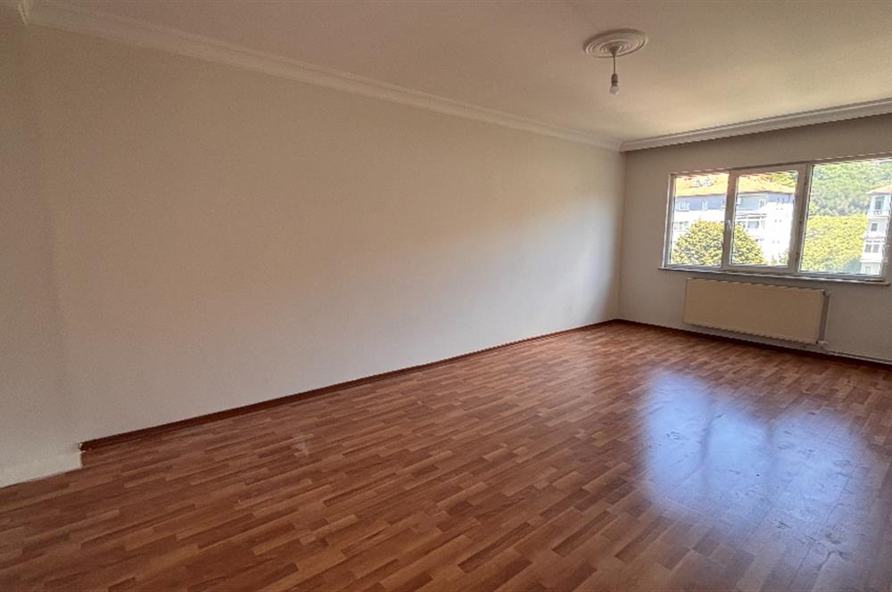 İstinye Boğaziçi Sitesi A Bloklarında Ara Kat 3+1 Kiralık Daire