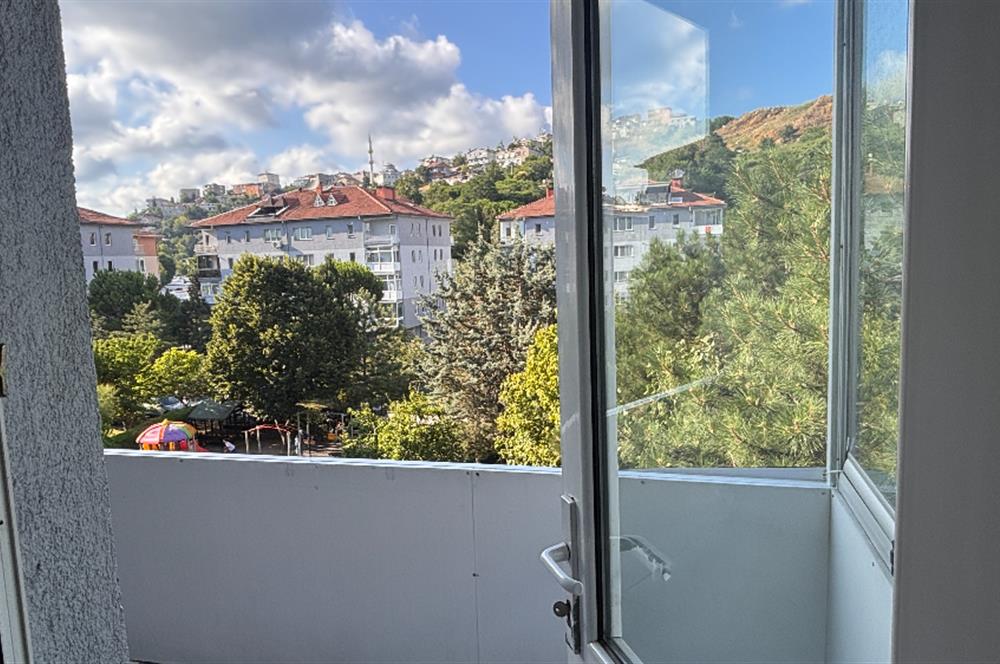 İstinye Boğaziçi Sitesi A Bloklarında Ara Kat 3+1 Kiralık Daire