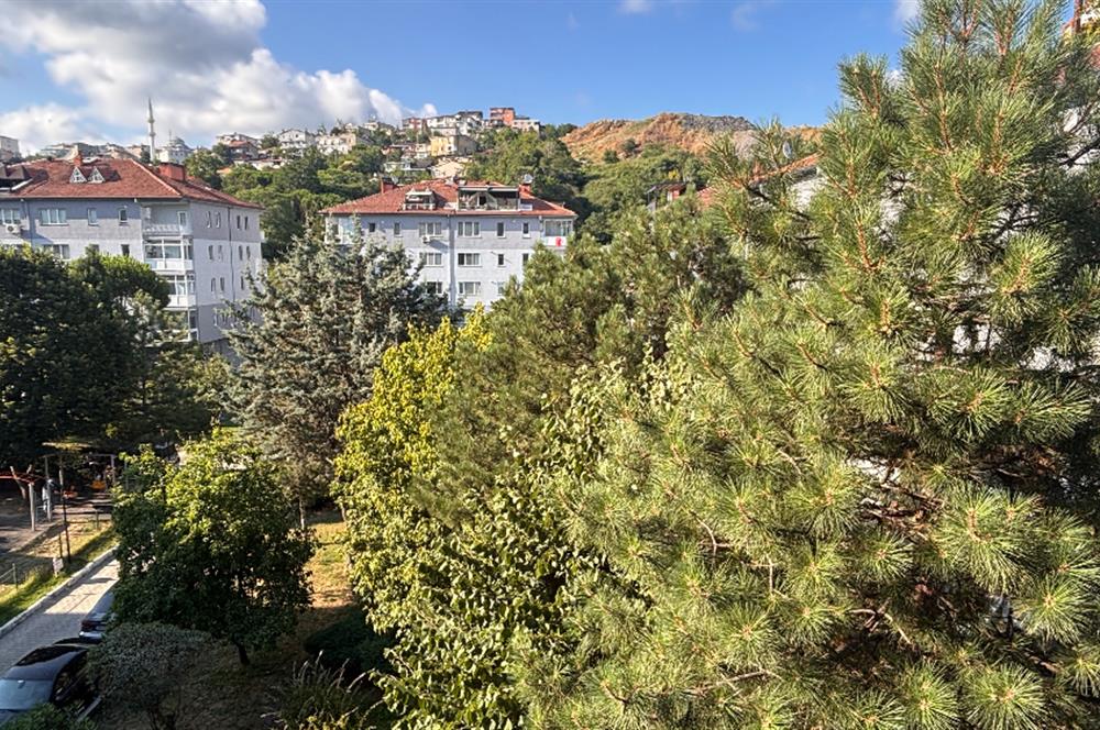 İstinye Boğaziçi Sitesi A Bloklarında Ara Kat 3+1 Kiralık Daire