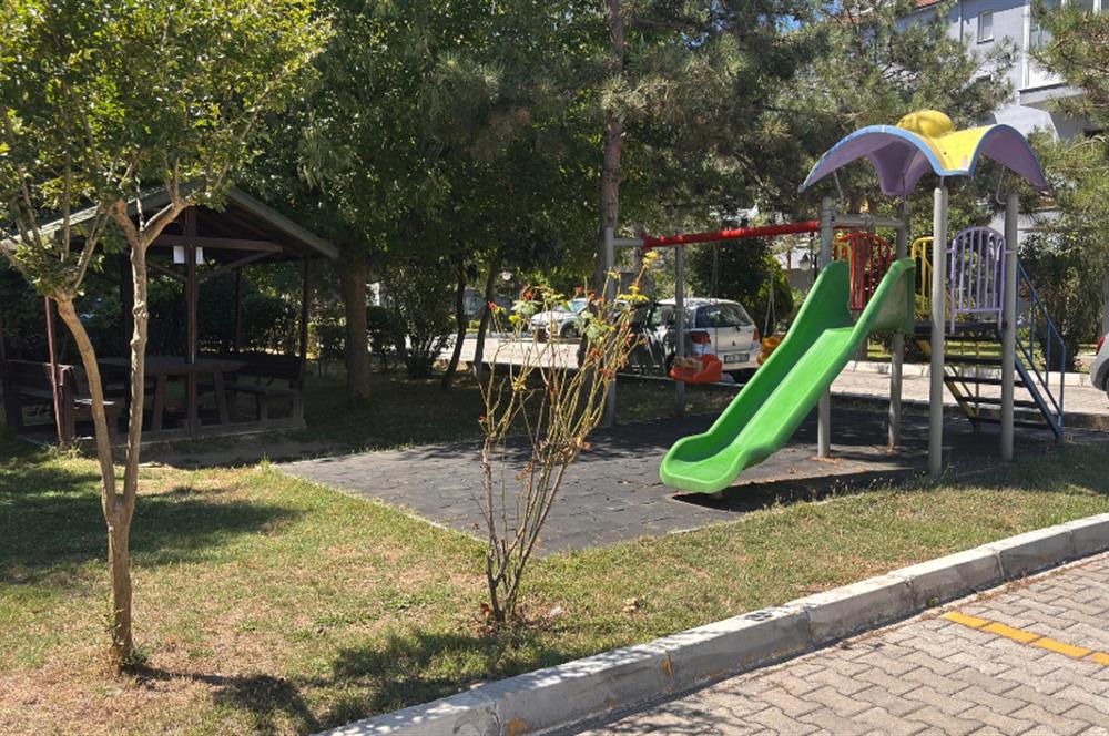 İstinye Boğaziçi Sitesi A Bloklarında Ara Kat 3+1 Kiralık Daire