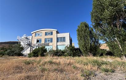 ÇAYYOLU ALACAATLI’DA CADDE CEPHELİ, ÇİFT TERASLI 200 m² PRESTİJLİ KİRALIK İŞ YERİ