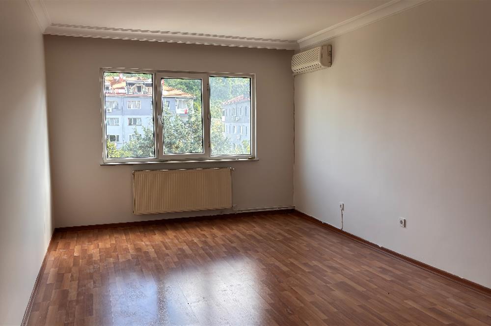 İstinye Boğaziçi Sitesi A Bloklarında Ara Kat 3+1 Kiralık Daire