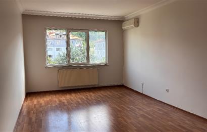 İstinye Boğaziçi Sitesi A Bloklarında Ara Kat 3+1 Kiralık Daire