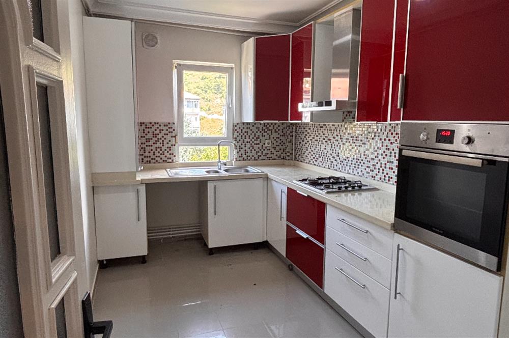 İstinye Boğaziçi Sitesi A Bloklarında Ara Kat 3+1 Kiralık Daire