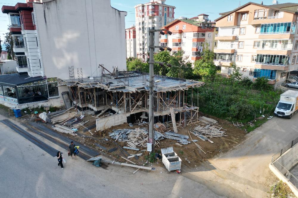 CENTURY 21'DEN ŞAHİNCİLİ MAHALLESİNDE TOPRAKTAN SATILIK PRESTİJLİ İŞ YERİ !