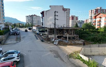 CENTURY 21'DEN ŞAHİNCİLİ MAHALLESİNDE TOPRAKTAN SATILIK PRESTİJLİ İŞ YERİ !